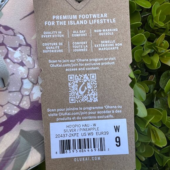 NWT OluKai - HO'OPIO HAU - Size 9 - Silver & Floral - Sandals - Flip Flops - Picture 4 of 7